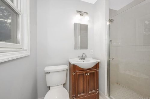 16 Bonwit Rd, Rye Brook NY  10573-1936 exterior