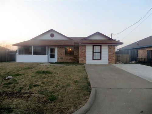 900 Melody Cir, Kaufman, TX 75142-9664