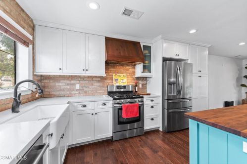 3360 Big Spg Ave, Simi Valley CA 93063-1316 exterior