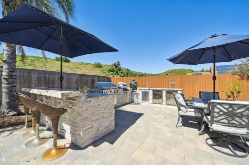 857 Crosby Ave, Simi Valley CA  93065-5012 exterior