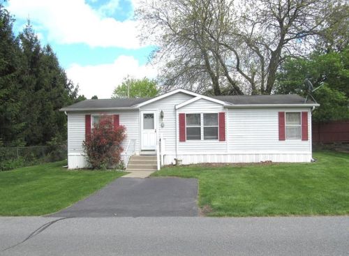 1 Canterbury Ct, Easton, PA 18040-8325