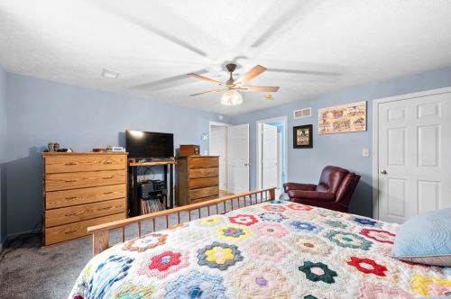 37 Elena Ave, New Kensington PA  15068-9749 exterior