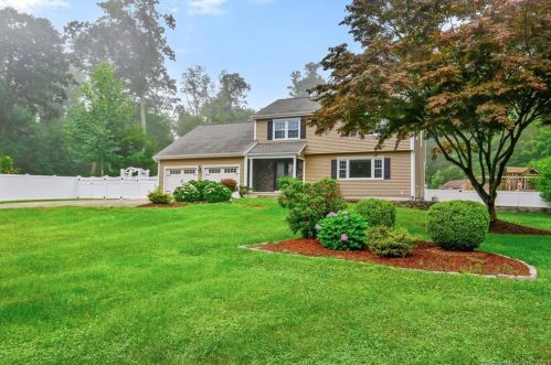 15 Cotton Tail Ln, Upper Stepney, CT 06468-2562