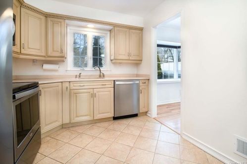 61 Primrose Ave, Scarsdale, NY 10583-6603