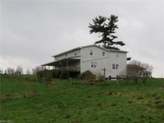 6185 Andora Rd, Mechanicstown, OH 44651-9011