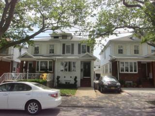 2058 67th St, Brooklyn, NY 11204-4606
