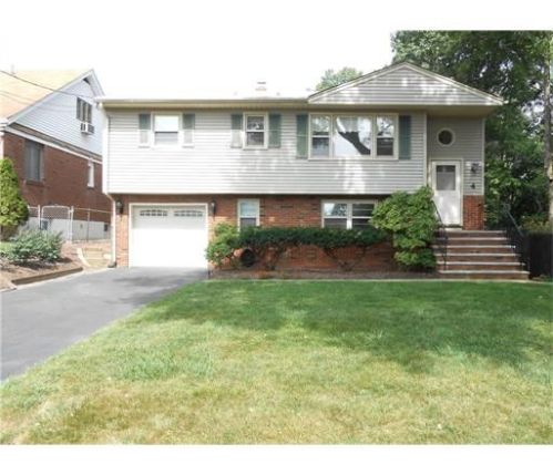 4 Maple Rd, Iselin NJ  08830-1517 exterior