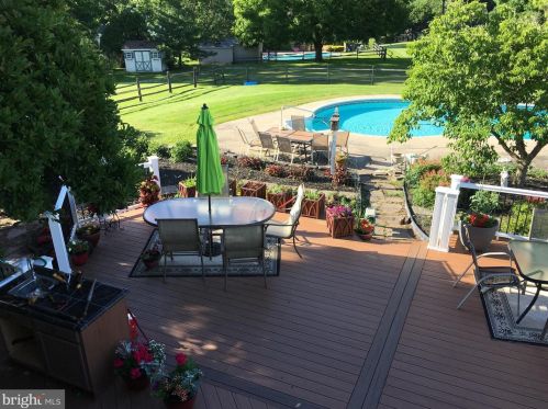 1209 Knollbrook Dr, Lansdale PA 19446-5117 exterior