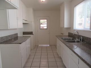 824 Blossom St, Bakersfield CA  93306-5804 exterior