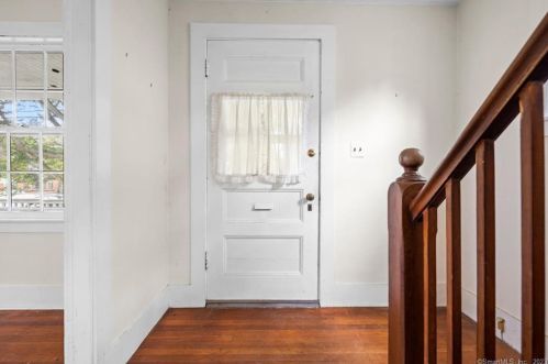 145 Pine St, Manchester, CT 06040-5816