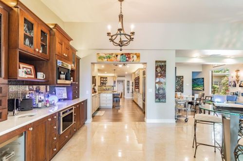 5148 31st Ave, Saint Petersburg FL  33707-5600 exterior
