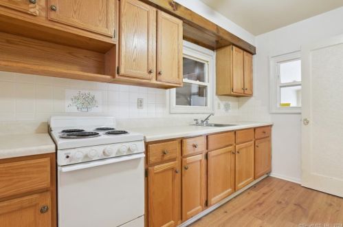 4 Fairway Ln, Norwich CT  06360-7006 exterior