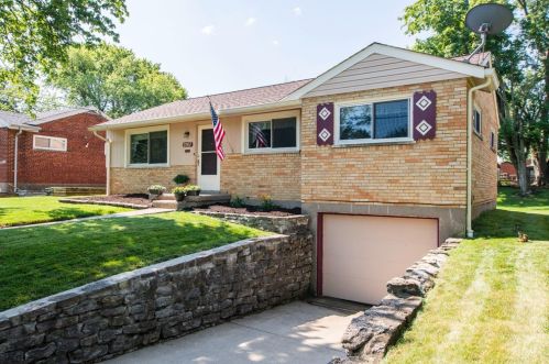 2267 Deblin Dr, Cincinnati, OH 45239-5678