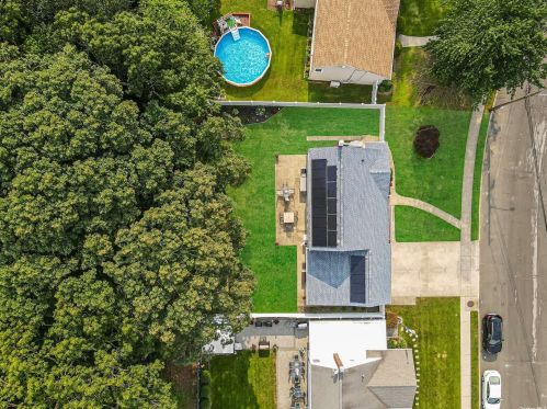 60 Maybrook Rd, Babylon, NY 11703-3012