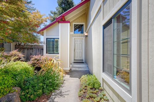 1103 Navarro St, Santa Rosa, CA 95401-9586