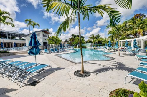 42 Northwoods Ln, Boynton Beach FL  33436-7405 exterior