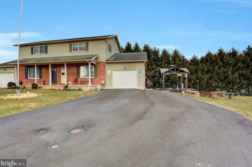 4 Holly Ct, Lees Cross Roads PA  17257-8749 exterior