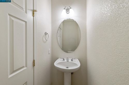 4255 Fitzwilliam St, Pleasanton CA 94568-4573 exterior