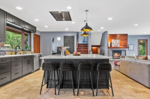 4101 Lk Dr, Milwaukee WI 53211-1720 exterior