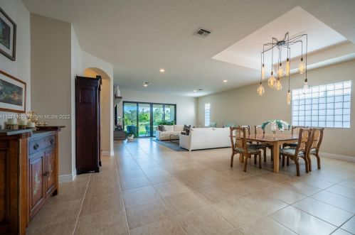 10566 Starling Way, West Palm Beach, FL 33412-3060