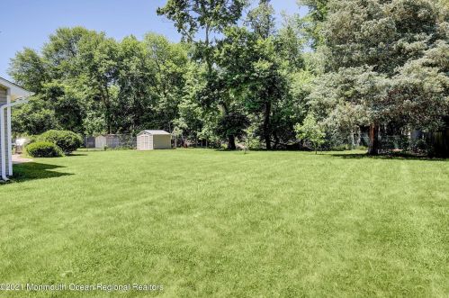 10 Longfellow Ter, Morganville NJ  07751-1411 exterior