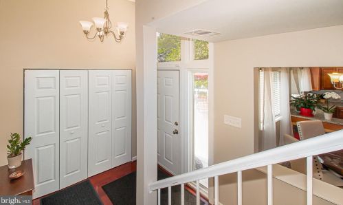 1564 Goldenrain Ct, Herndon VA  20190-4036 exterior