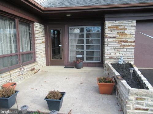 1819 Spg Rd, Carlisle PA 17013-1151 exterior