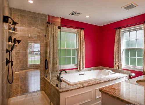 379 Glenwood Avenue Ext, Waterford CT  06385-3808 exterior