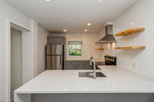 19 Dayton Cres, Bernardsville NJ  07924-2742 exterior