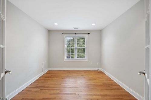 23 Alan Dr, Parsippany NJ  07054-4101 exterior