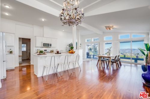 104 Pawnee Ln, Topanga, CA 90290-4457