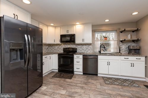 2429 Larkin Rd, Boothwyn PA  19061-2616 exterior