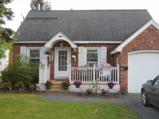 2170 Curry Rd, Schenectady, NY 12303-4402
