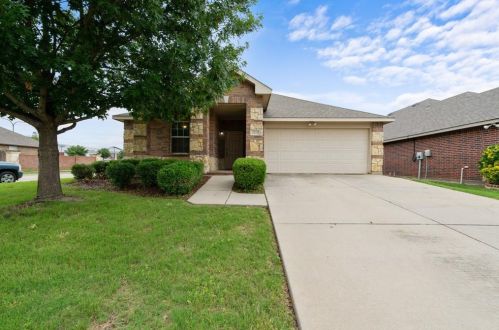 2401 Clairborne Dr, Fort Worth TX  76177-8204 exterior