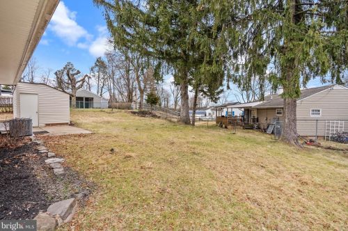 945 Willopenn Dr, Southampton PA  18966-3422 exterior