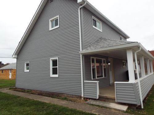 639 Chestnut St, Nelsonville, OH 45764-1428