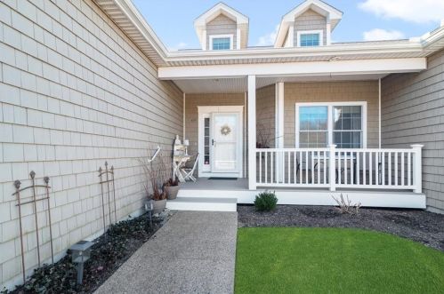 69 Hamilton Farm Rd, North Kingstown, RI 02852-6733