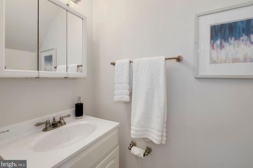 724 Columbia Rd, Washington DC 20001-3802 exterior