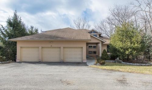 22 Whitehall Rd, Poughkeepsie, NY 12603-4718