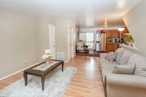 178 Clinton St, East Orange, NJ 07018-3040