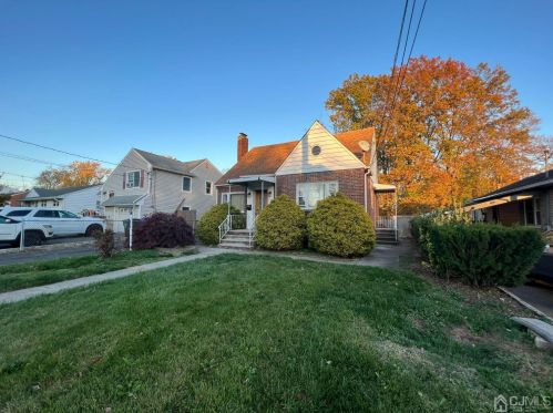 670 Barron Ave, Woodbridge, NJ 07095-3102
