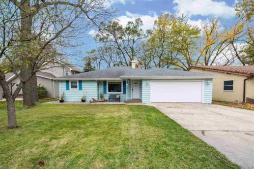 1124 Lakeshore Dr, Menasha, WI 54952-1722