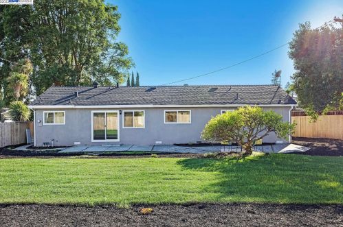 7769 Deervale Ct, Pleasanton CA  94568-1016 exterior