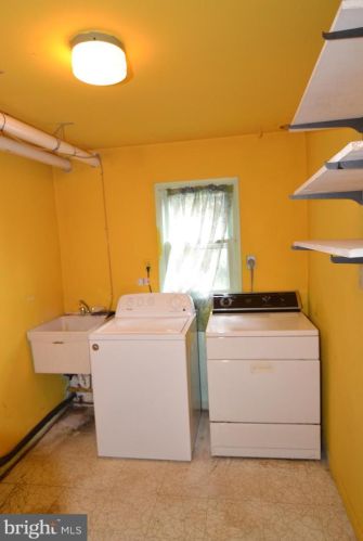 517 Wayne Dr, Navy Sup Dpt PA  17055-4985 exterior