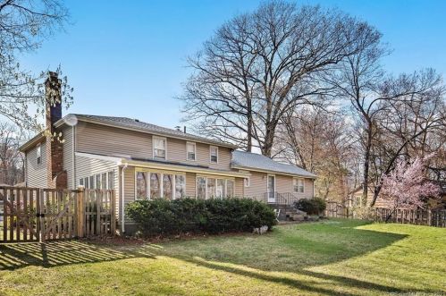 12 Pheasant Ln, Bloomfield, CT 06002-2251