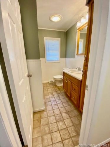 21 Wentworth St, Milford CT  06461-2352 exterior
