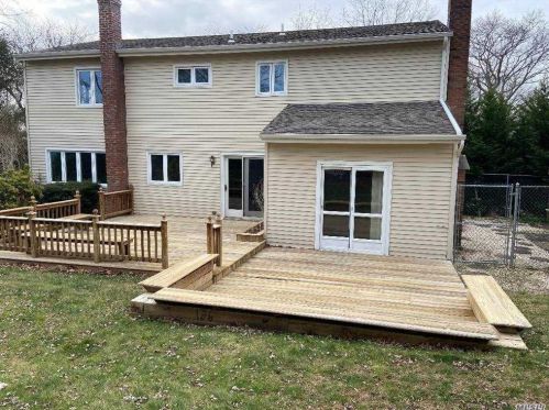 51 Scott St, Huntington Station, NY 11746-6743
