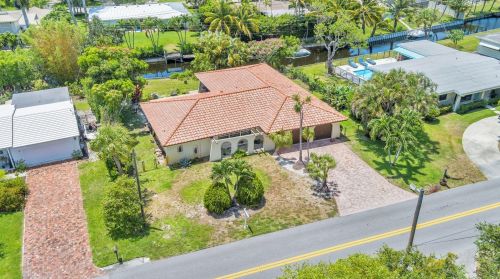 7621 Lake Dr, West Palm Beach FL  33406-8739 exterior