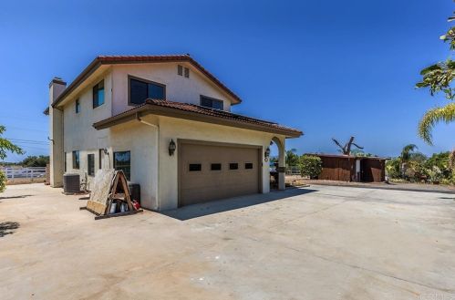 3039 Blackwell Dr, Vista, CA 92084-1427