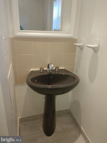 804 Chelten Ave, Philadelphia PA 19138-1712 exterior